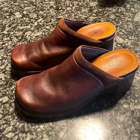 NAOT Womens Wedge Clogs/Mule in bronze color leather sz 40 - Picture 2 of 7